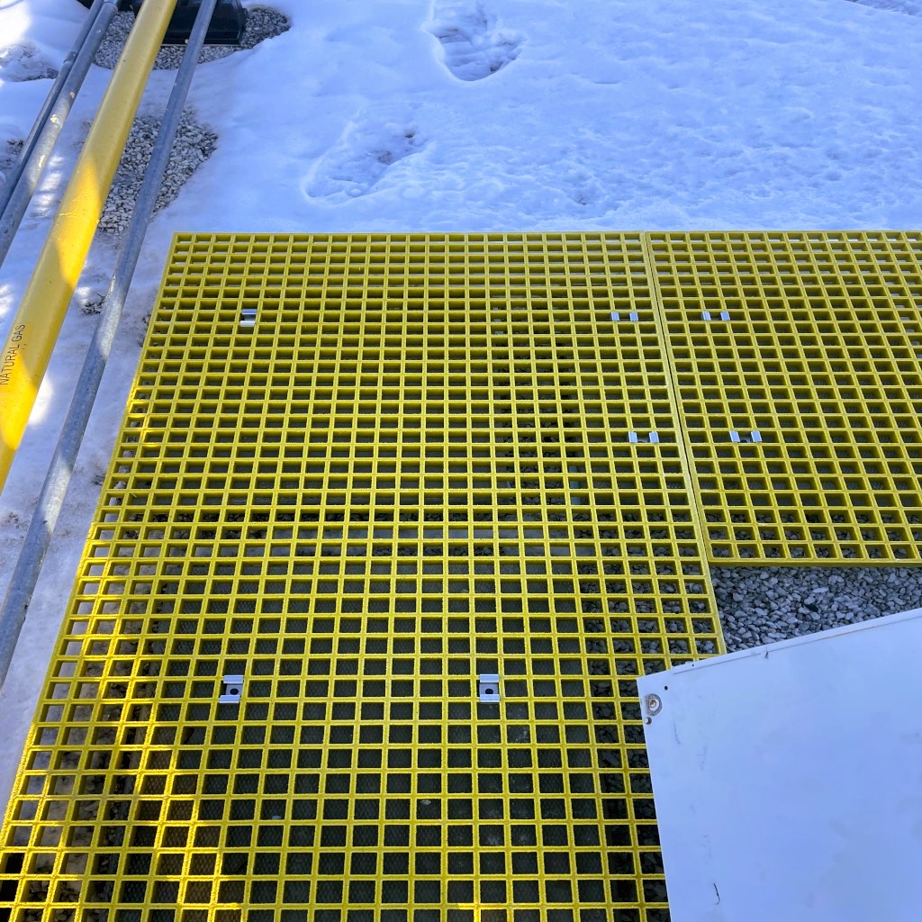 Frp Grating Fiberglass Grating Walkway With Gritted Surface for Anti-slip Solution