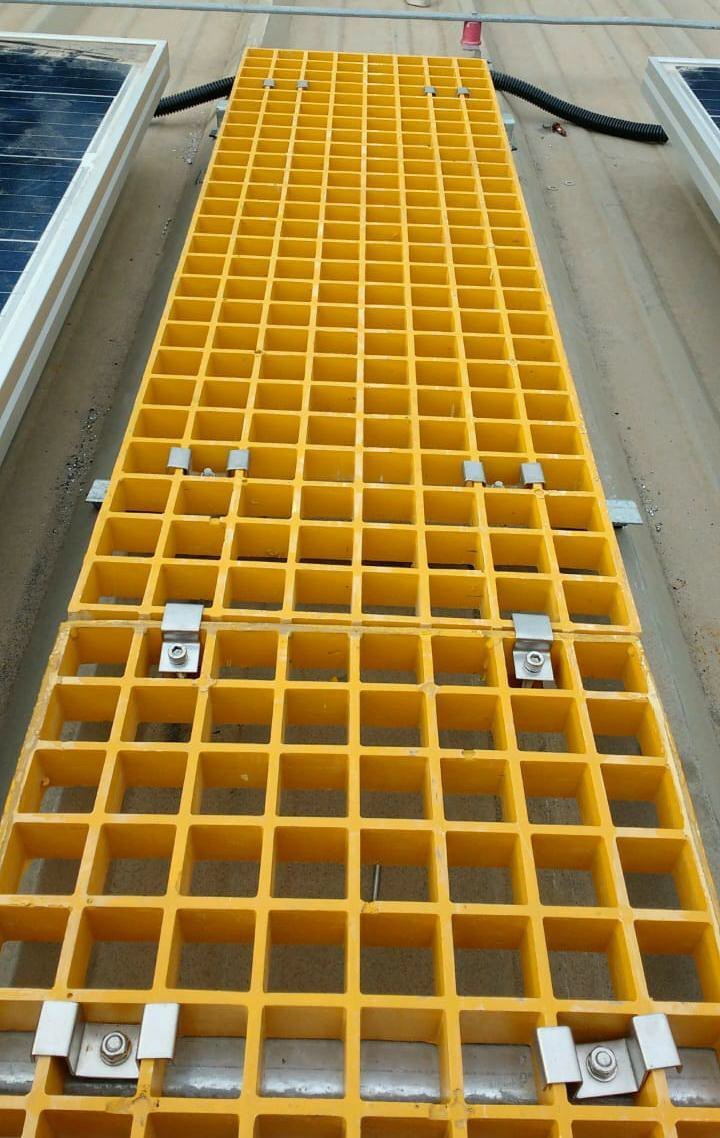 SU FRP Grating Fiberglass Grating Walkway with Gritted Surface for Anti-Slip Solution